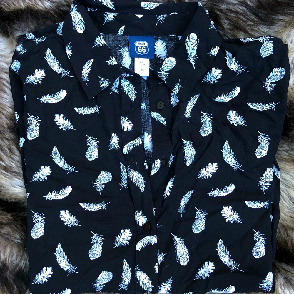 3/$10✨Woven Button Up Top